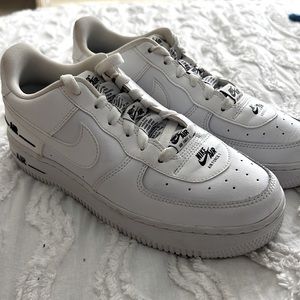 nike white air forces only used once  in great condition